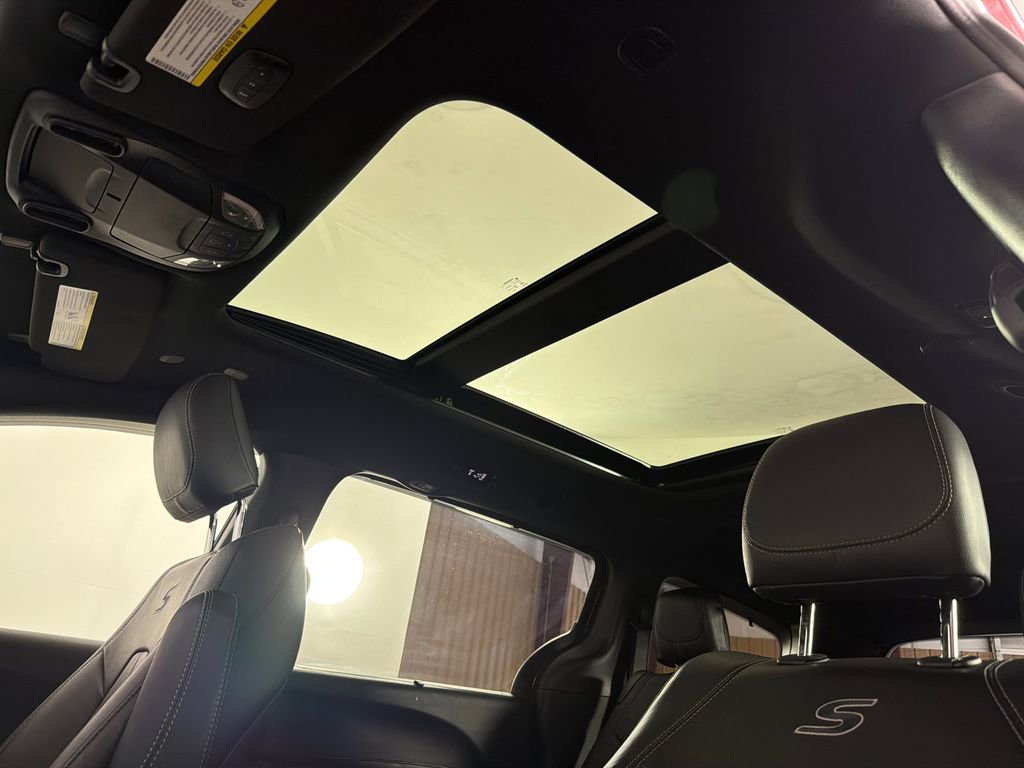 Used 2020 Chrysler Pacifica Touring-L w/ S Appearance Package FWD image 2