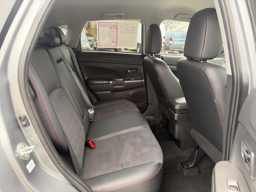 Used 2025 Mitsubishi Outlander Sport SE AWD/4WD image 39
