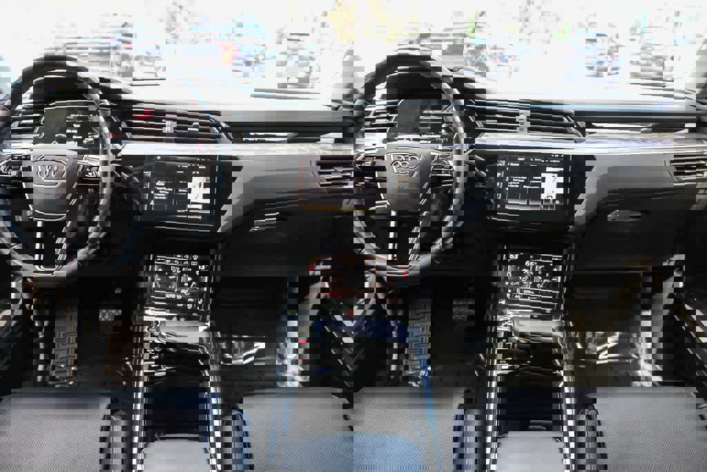 Used 2022 Audi e-tron Prestige w/ Prestige Package image 13