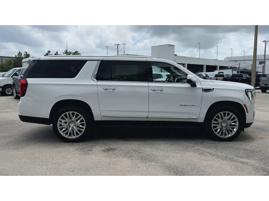 Certified 2025 GMC Yukon XL Denali AWD/4WD image 9