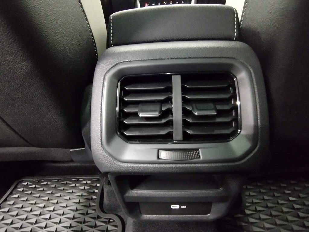 Used 2025 Volkswagen Taos SE image 34