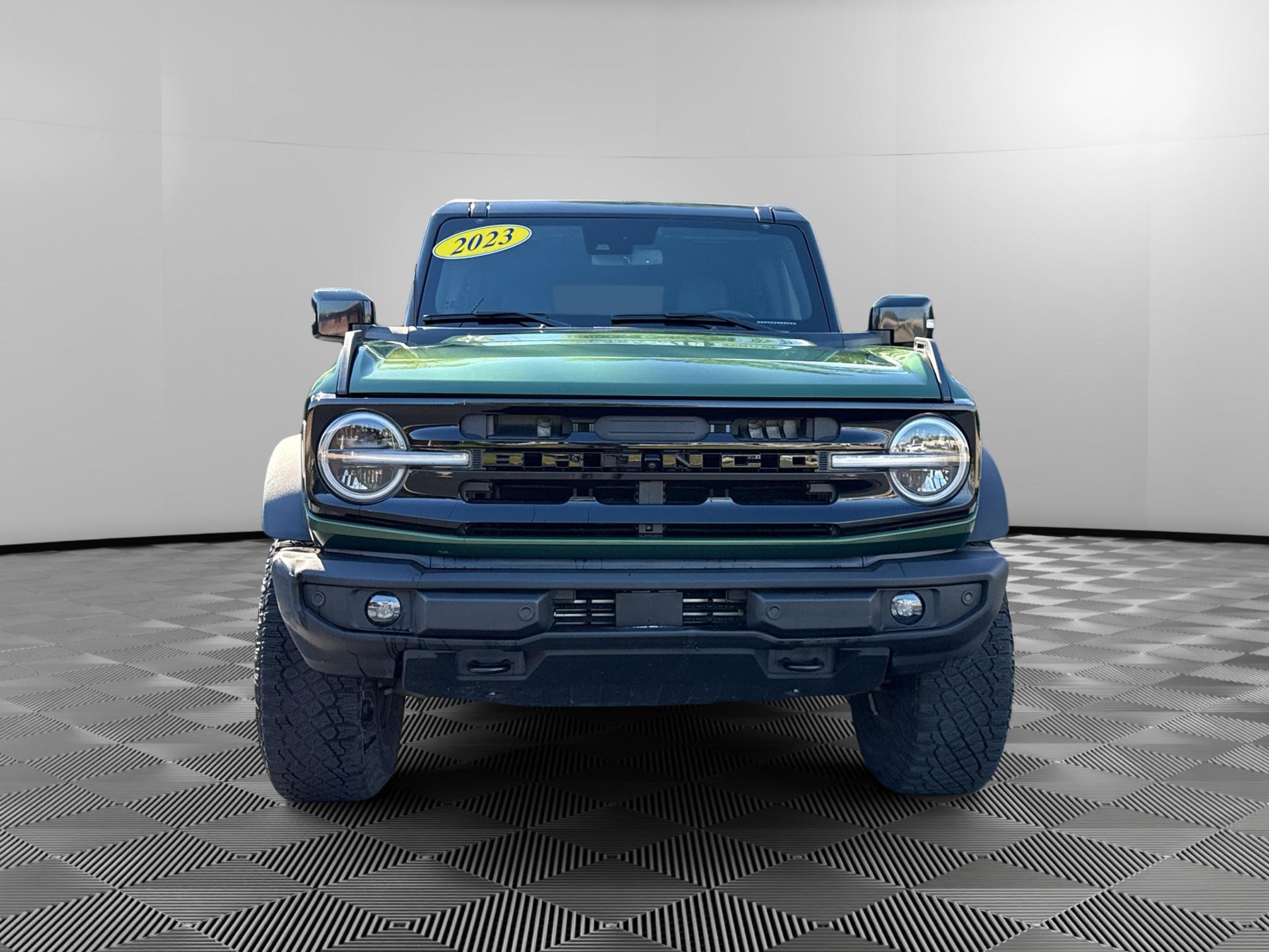 Used 2023 Ford Bronco Outer Banks w/ Sasquatch Package AWD/4WD image 2