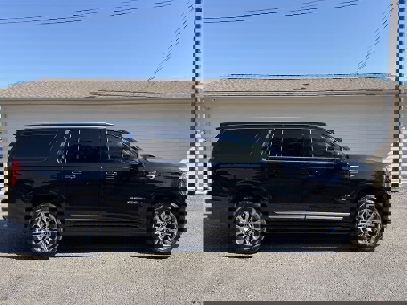 Used 2023 GMC Yukon XL Denali image 1
