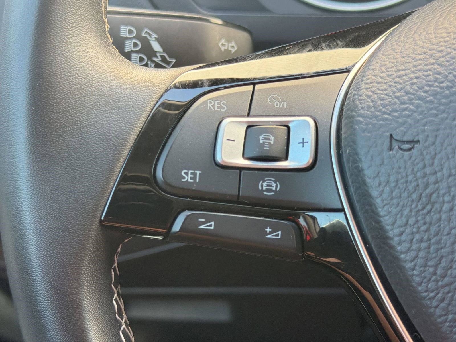 Used 2021 Volkswagen Tiguan SE w/ Panoramic Sunroof Package FWD image 18