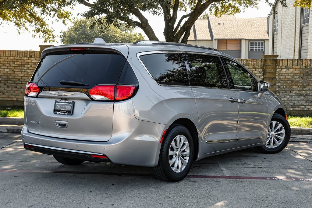 Used 2019 Chrysler Pacifica Touring-L image 13