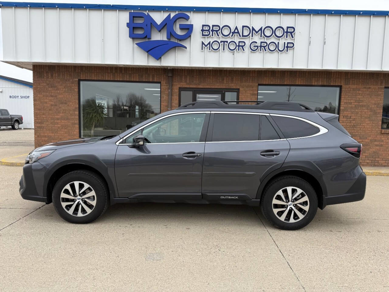 Used 2025 Subaru Outback Premium image 2
