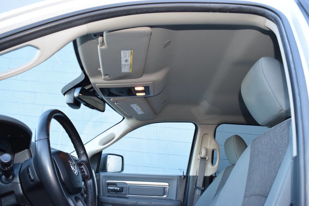 Used 2019 RAM 1500 Classic SLT w/ Luxury Group image 21