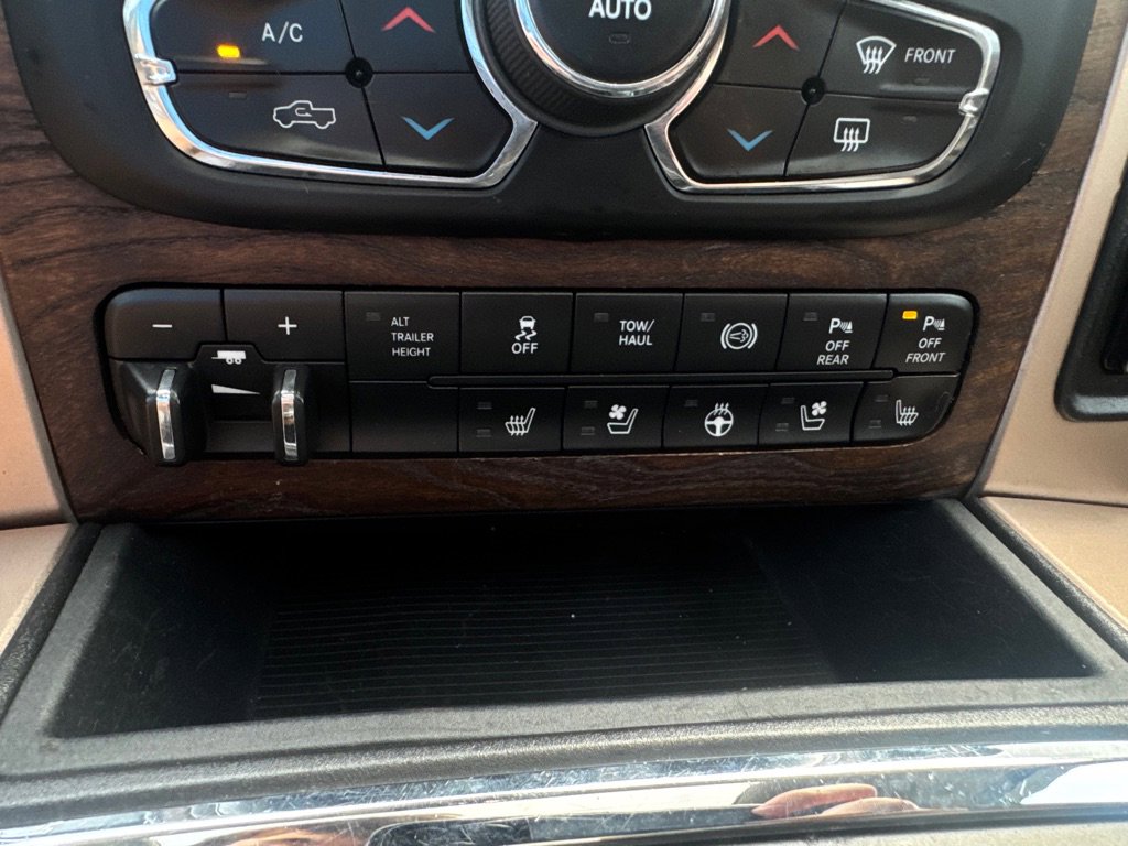 Used 2017 RAM 3500 Laramie Longhorn image 11