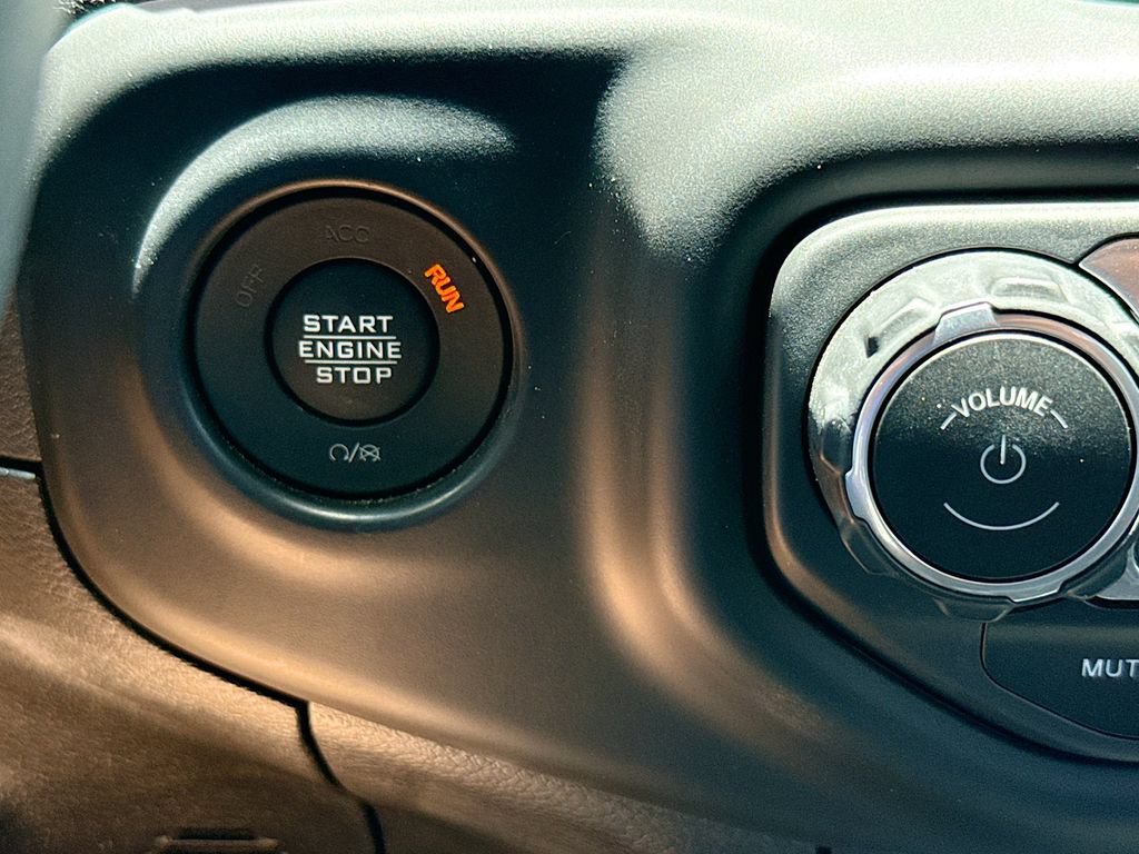 Certified 2023 Jeep Wrangler Unlimited AWD/4WD image 15