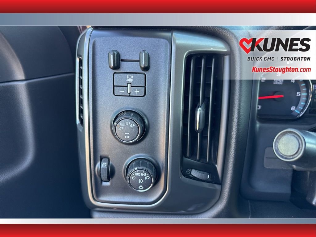 Used 2018 Chevrolet Silverado 1500 LT w/ All Star Edition AWD/4WD image 32