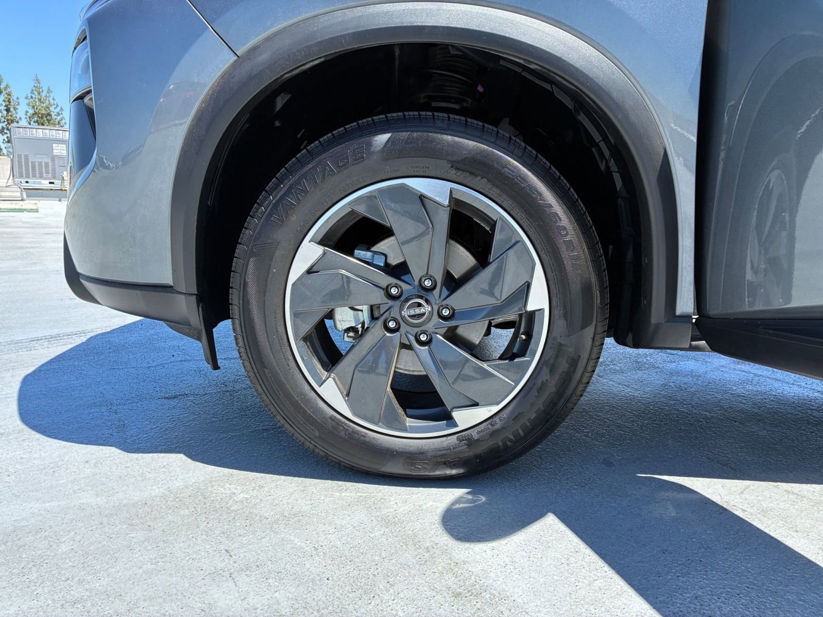 Used 2025 Nissan Rogue SV FWD image 32