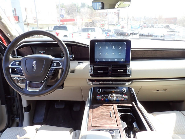Used 2019 Lincoln Navigator Reserve image 18