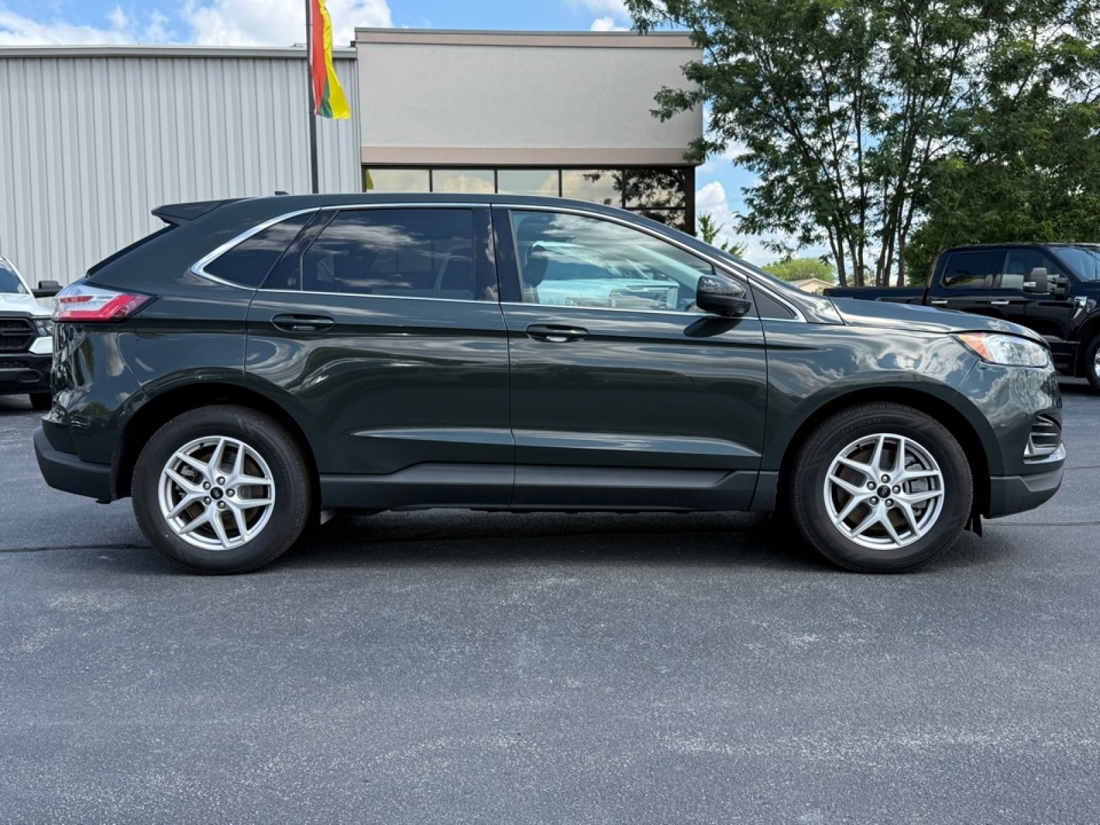 Used 2023 Ford Edge SEL w/ Convenience Package AWD/4WD image 9