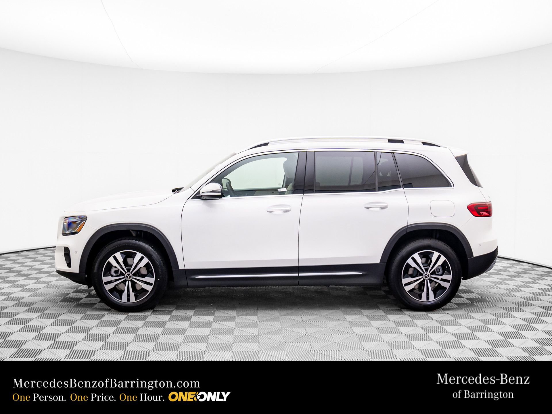 New 2025 Mercedes-Benz GLB 250 4MATIC image 2