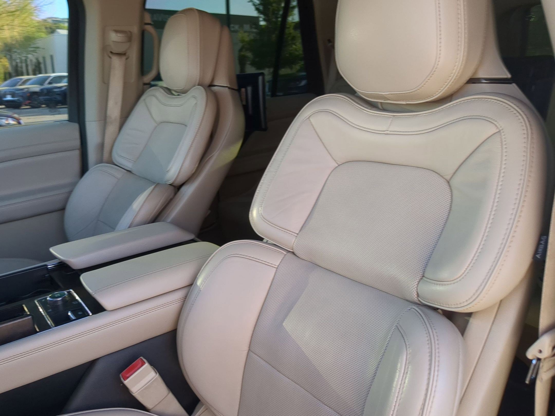 Used 2019 Lincoln Navigator Select w/ Cargo Package image 11