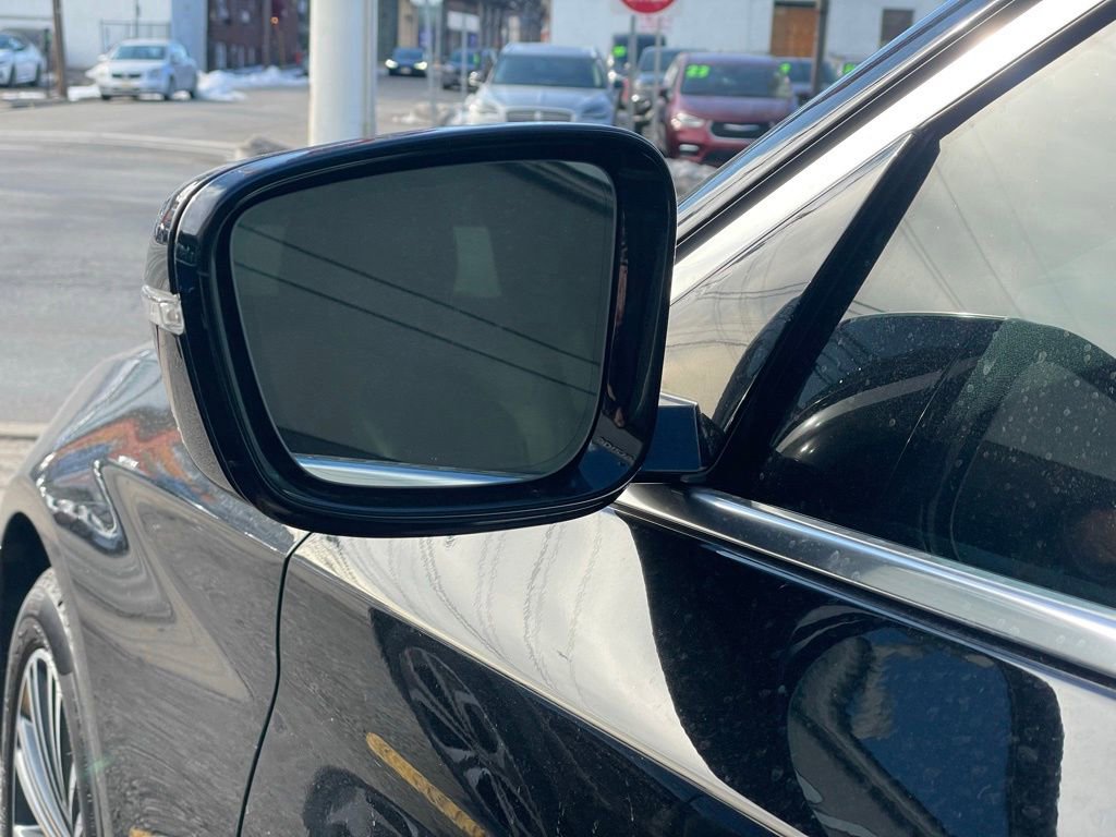 Used 2018 BMW 530i w/ Premium Package image 29