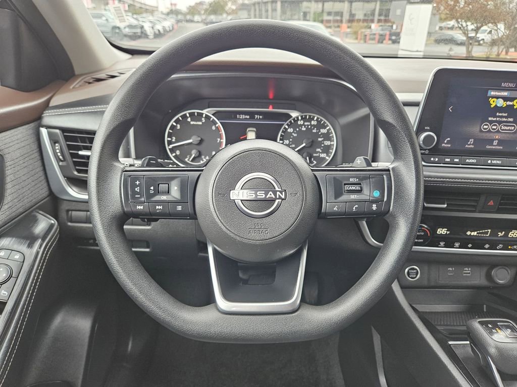 Used 2023 Nissan Rogue SV image 22