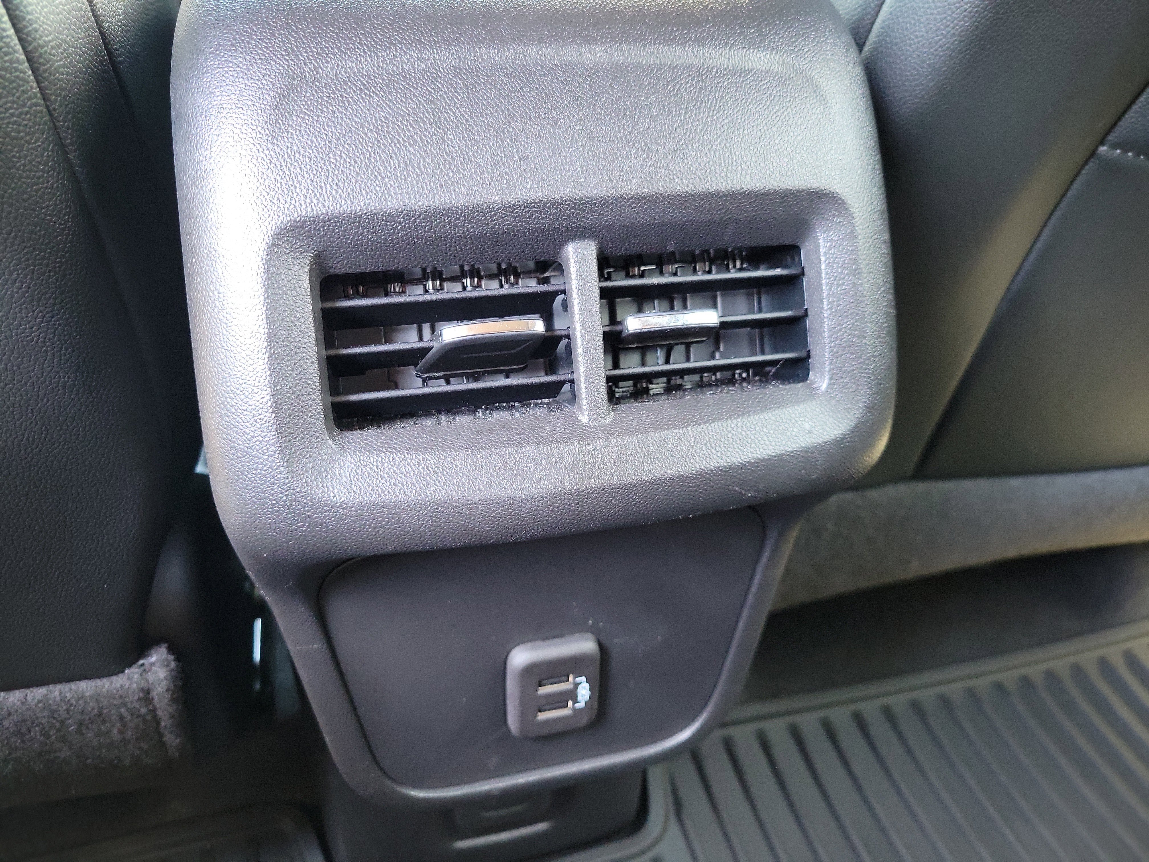 Used 2023 Chevrolet Equinox RS w/ RS Leather Package FWD image 15