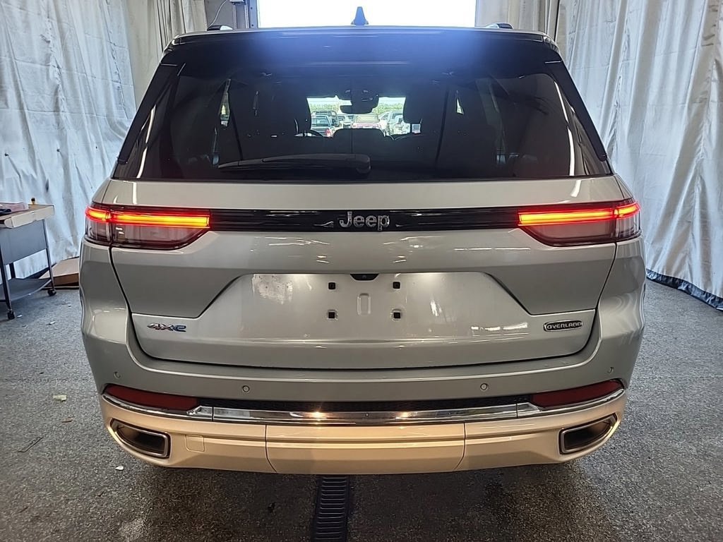Used 2023 Jeep Grand Cherokee Overland AWD/4WD image 18