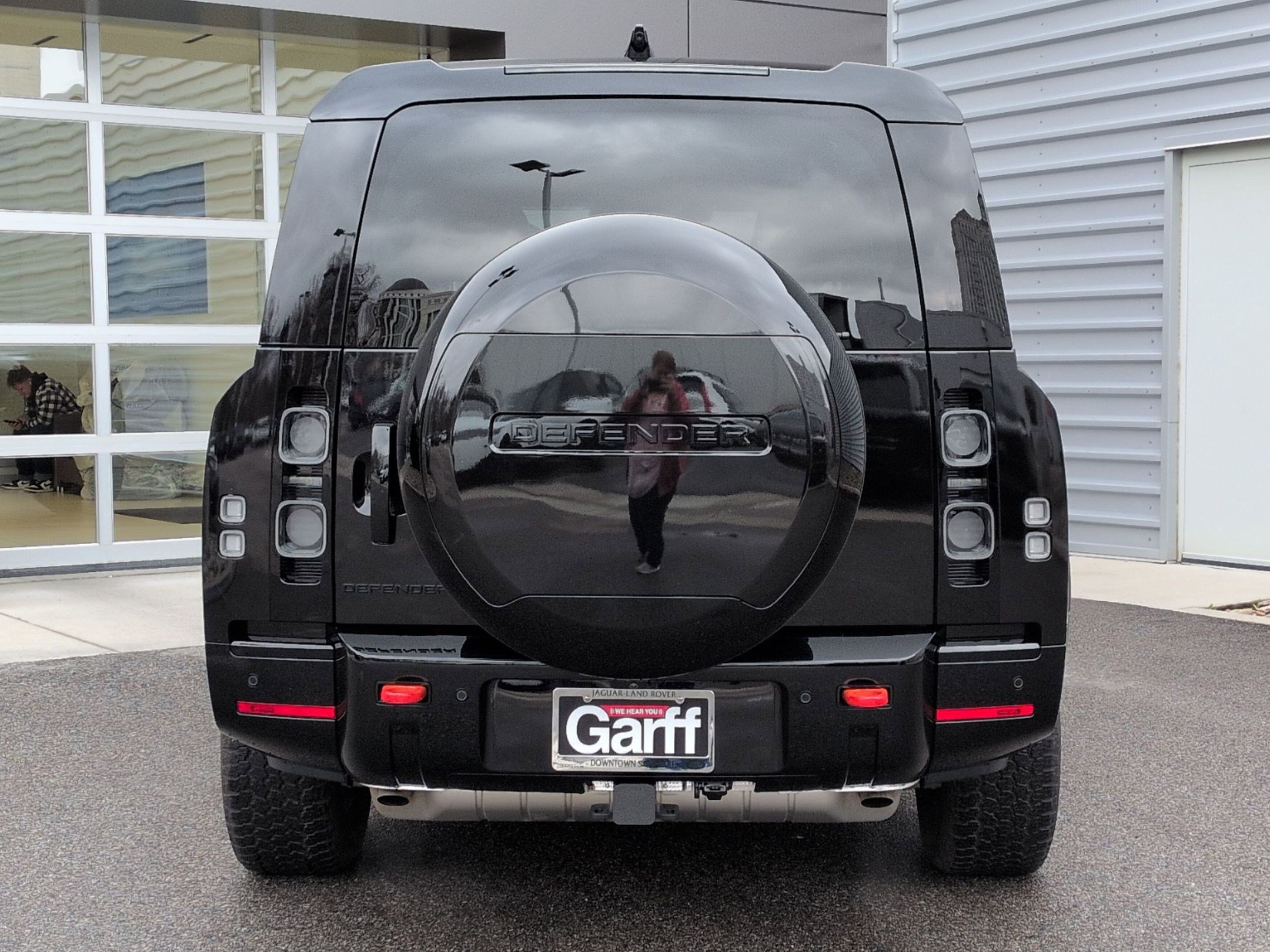 Used 2025 Land Rover Defender 130 X image 9