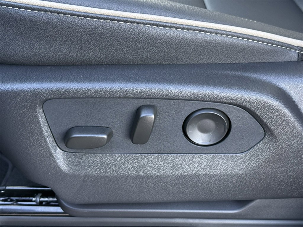 New 2026 GMC Yukon XL Elevation image 17