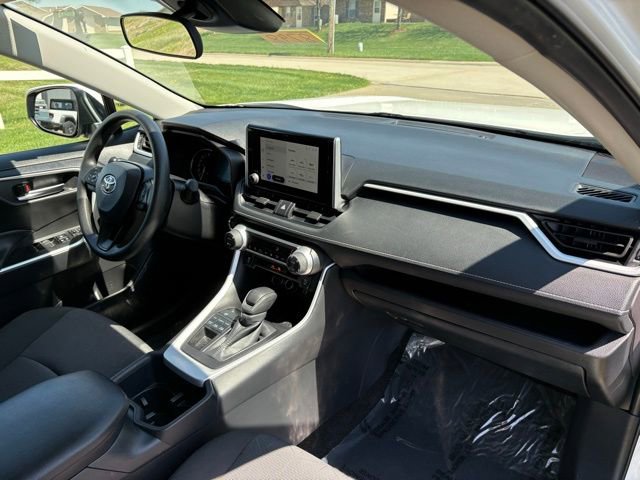 Used 2025 Toyota RAV4 XLE image 10