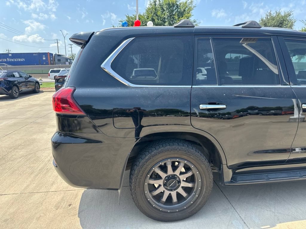 Used 2017 Lexus LX 570 4WD w/ Luxury Package image 6