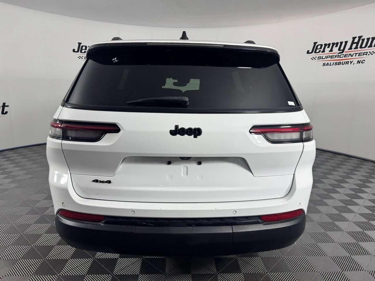 Used 2023 Jeep Grand Cherokee L Laredo AWD/4WD image 8