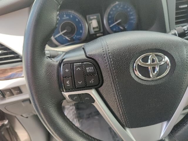 Used 2019 Toyota Sienna XLE w/ XLE Navigation Package FWD image 23