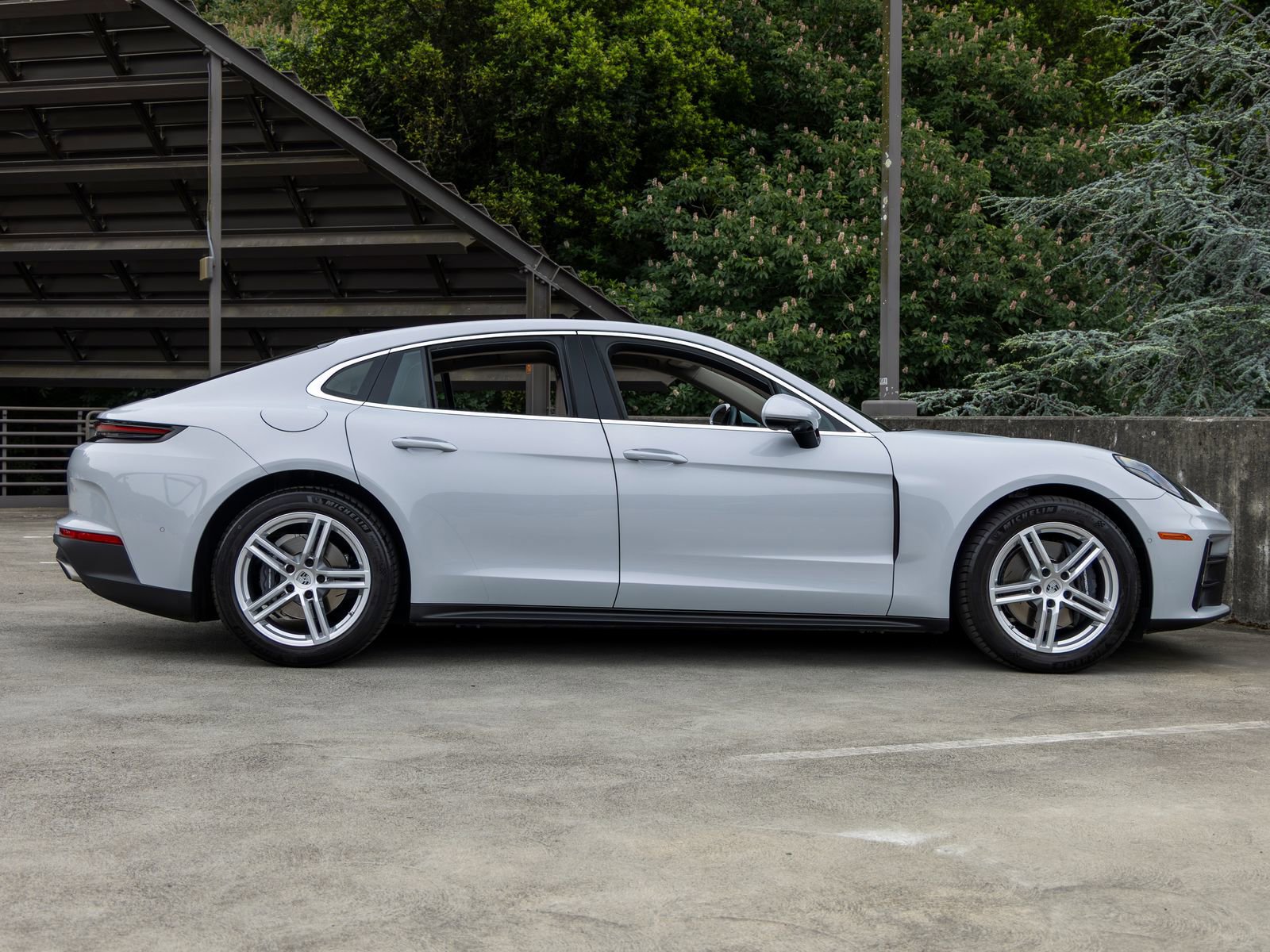 Certified 2025 Porsche Panamera image 12