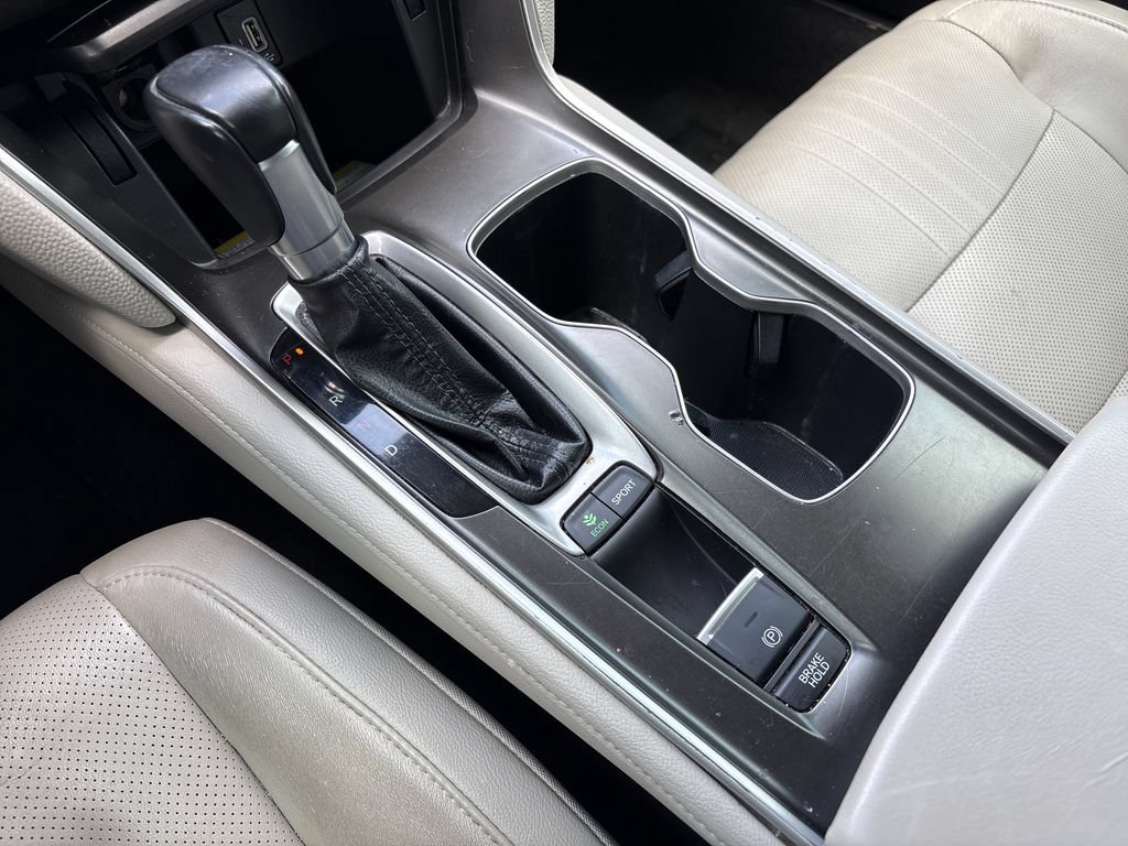 Used 2018 Honda Accord Touring image 27