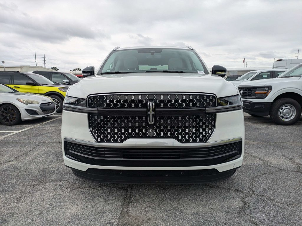 Certified 2026 Lincoln Navigator Reserve AWD/4WD image 9