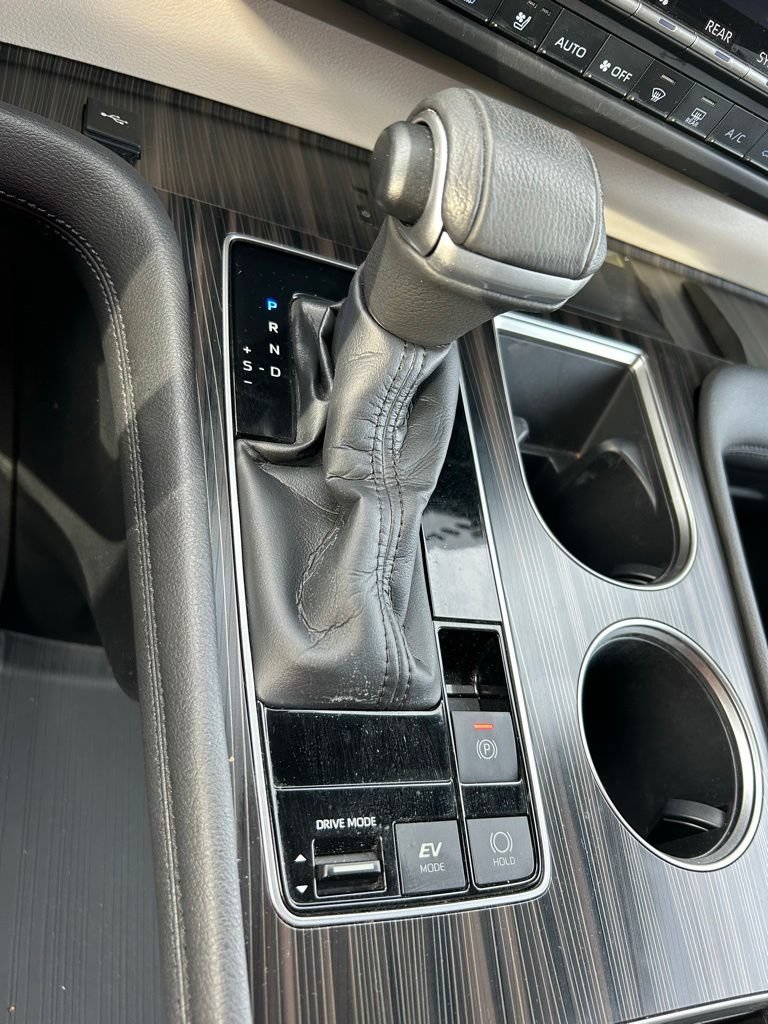 Certified 2021 Toyota Sienna Platinum FWD image 28