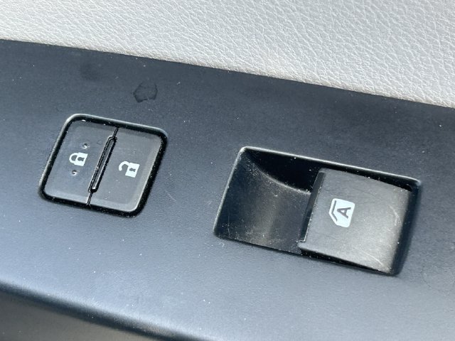 Used 2019 Toyota Highlander LE AWD/4WD image 37