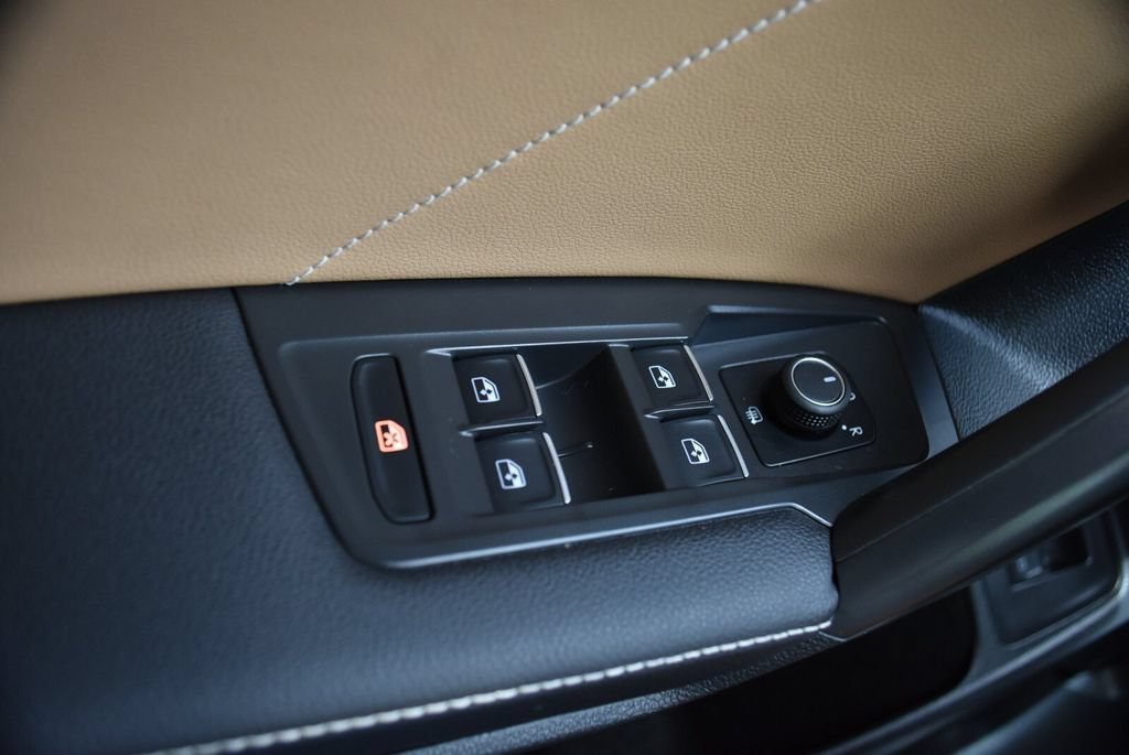 Used 2022 Volkswagen Tiguan SE AWD/4WD image 22