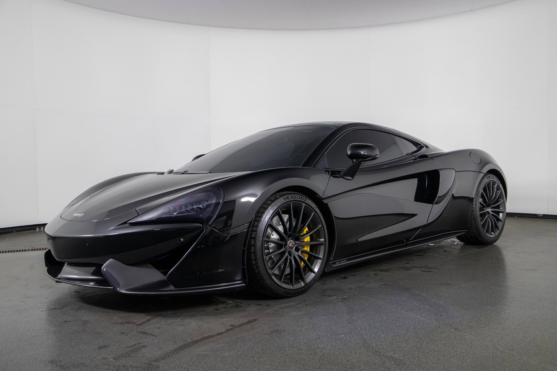 Used 2017 McLaren 570S image 3
