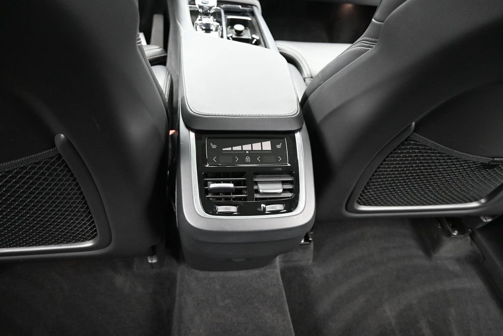 Used 2025 Volvo XC90 B6 Ultra w/ Protection Package Premier AWD/4WD image 13