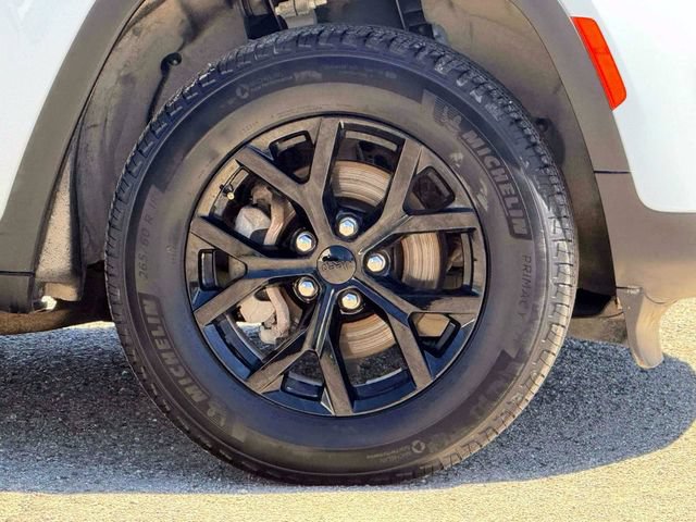 Certified 2024 Jeep Grand Cherokee Altitude AWD/4WD image 9