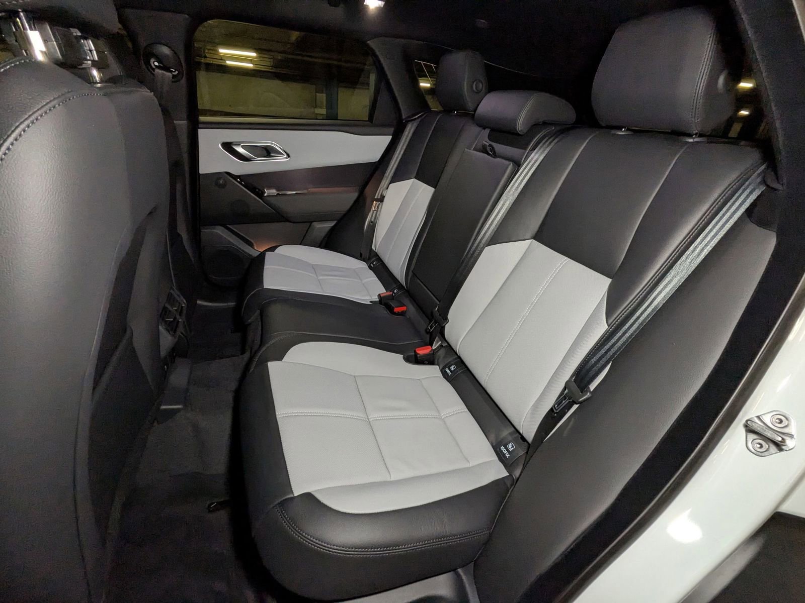 New 2026 Land Rover Range Rover Velar Dynamic SE image 16