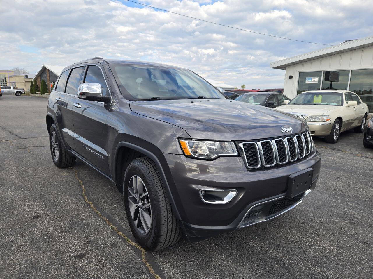 Used 2017 Jeep Grand Cherokee Limited w/ Trailer Tow Group IV image 17
