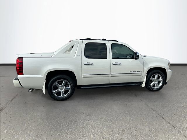 Used 2011 Chevrolet Avalanche LTZ AWD/4WD image 32