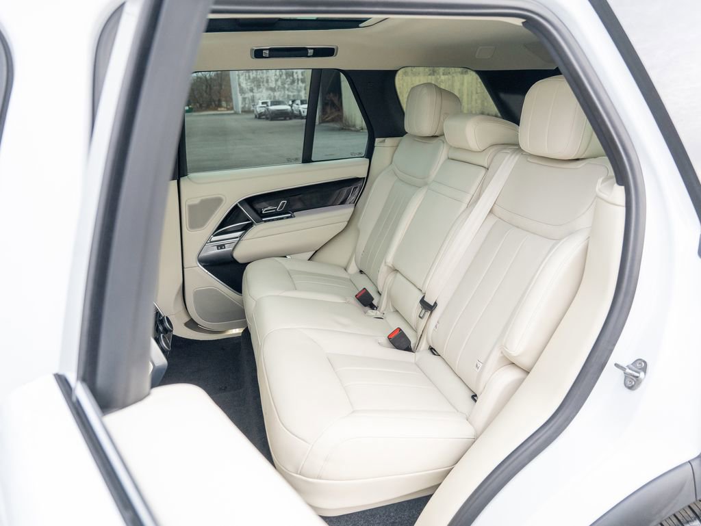 Certified 2025 Land Rover Range Rover SE image 36