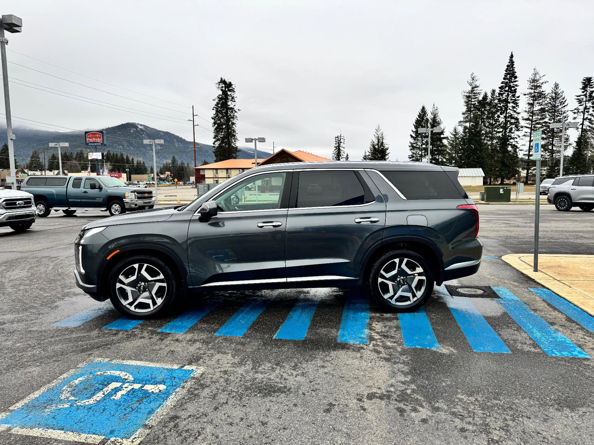 Used 2025 Hyundai Palisade Limited image 4