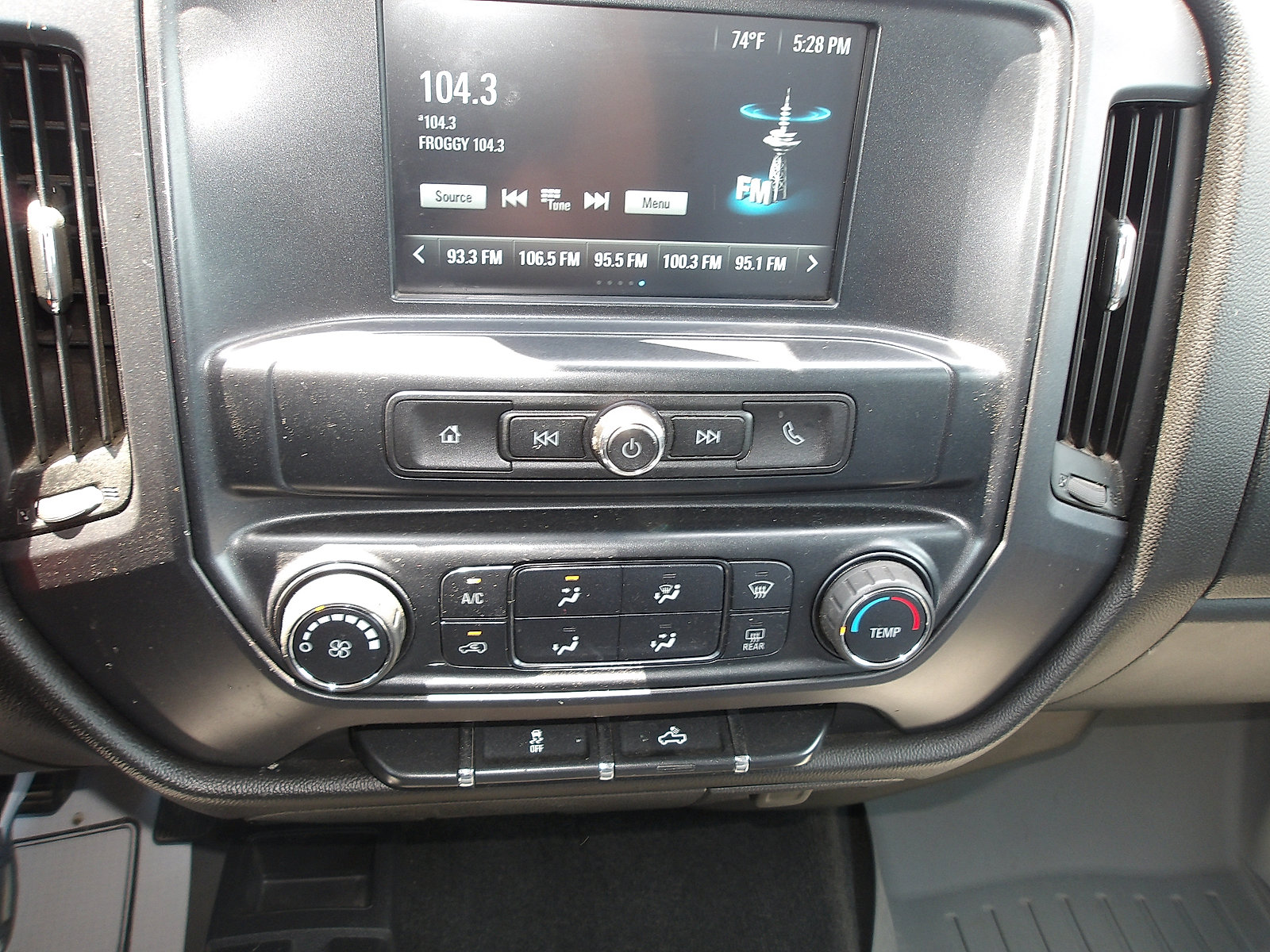 Used 2018 Chevrolet Silverado 1500 Custom w/ Custom Value Package AWD/4WD image 16