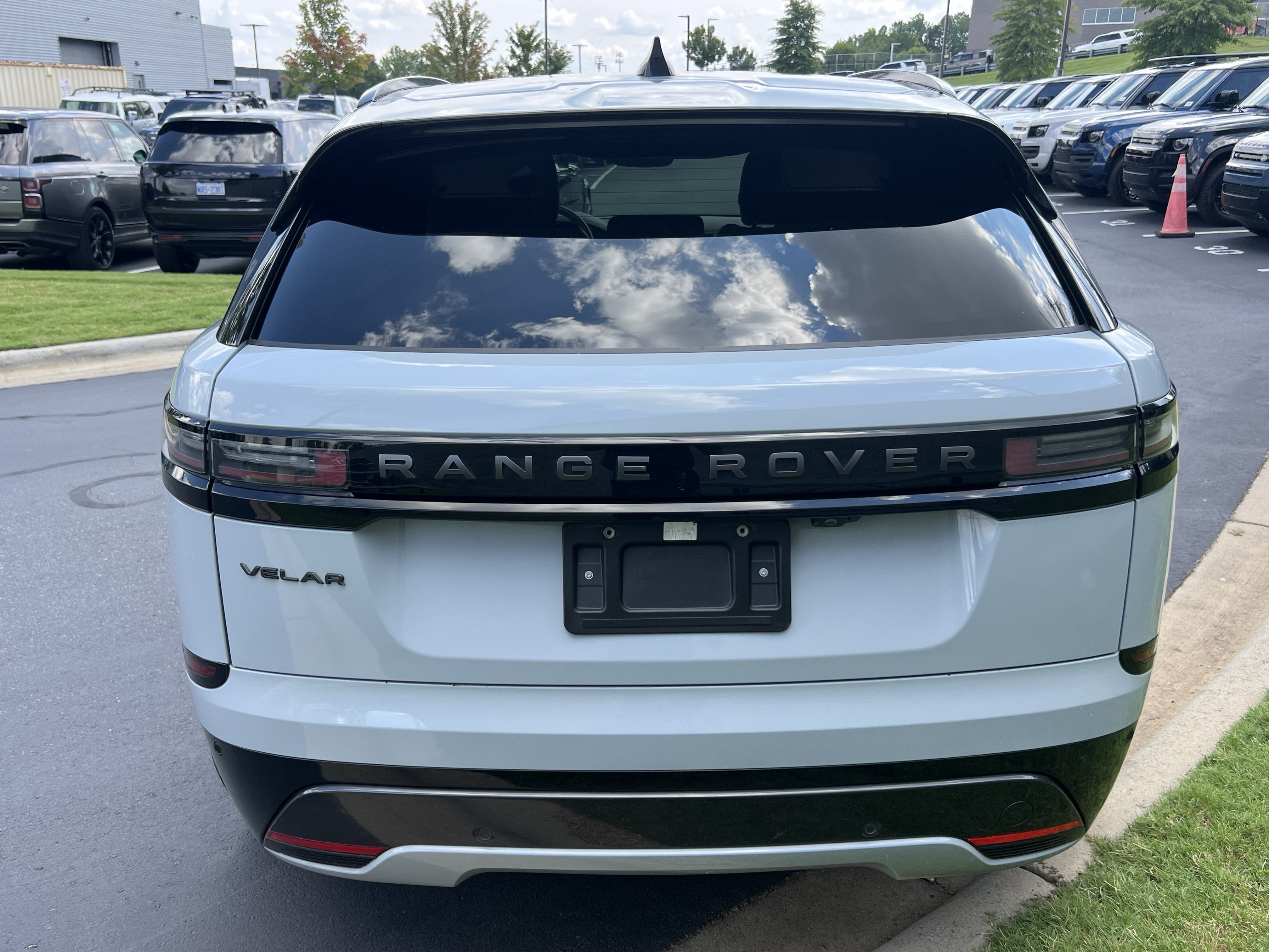 Certified 2026 Land Rover Range Rover Velar Dynamic SE AWD/4WD image 6
