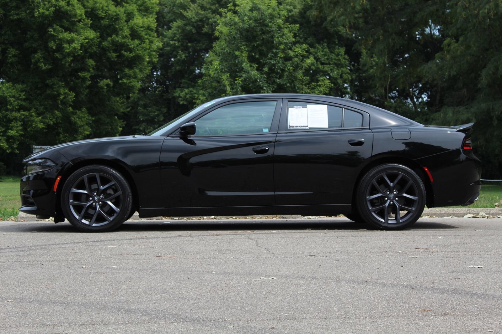 Used 2020 Dodge Charger SXT w/ Blacktop Package RWD image 4
