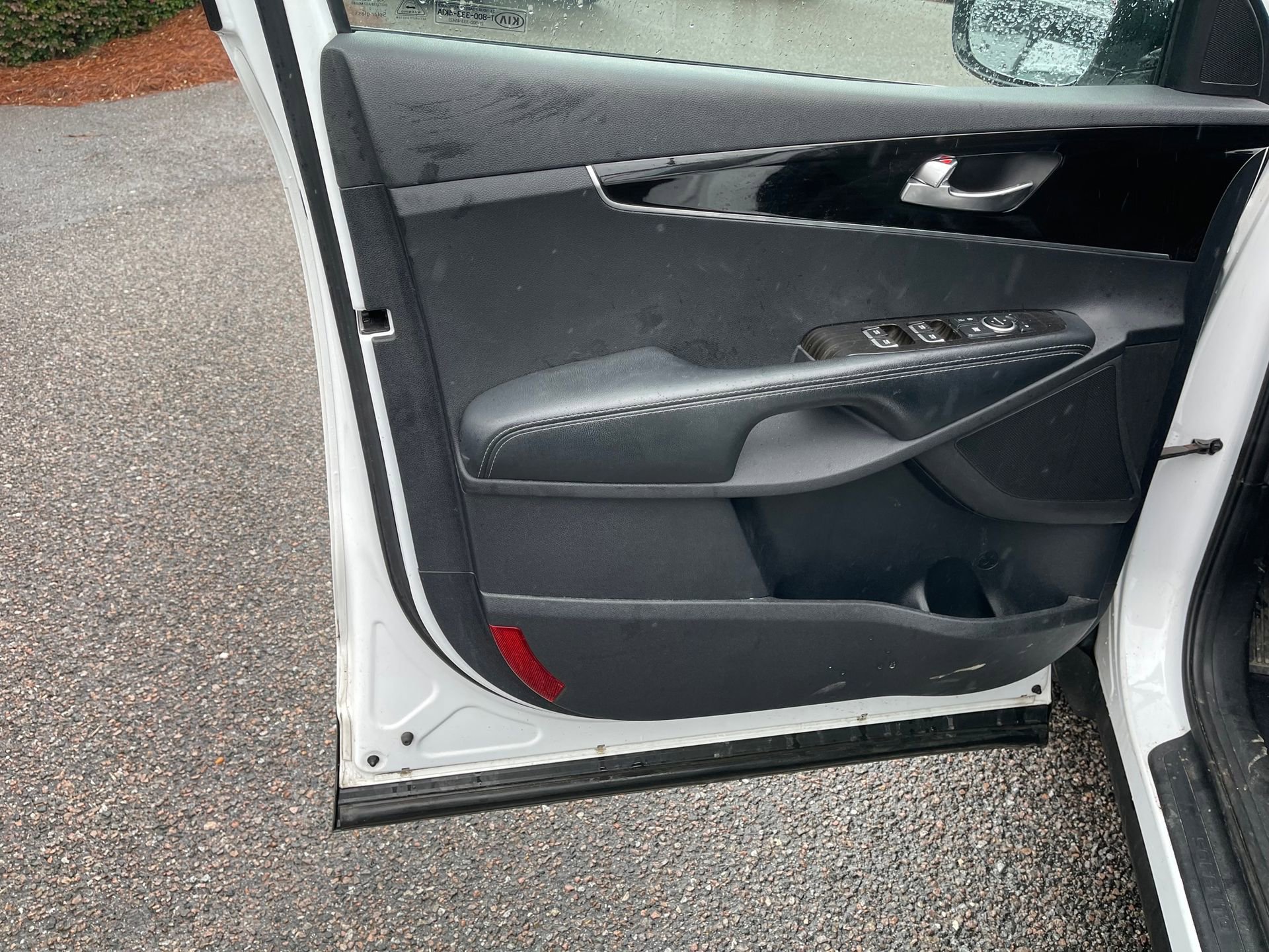 Used 2020 Kia Sorento LX image 11