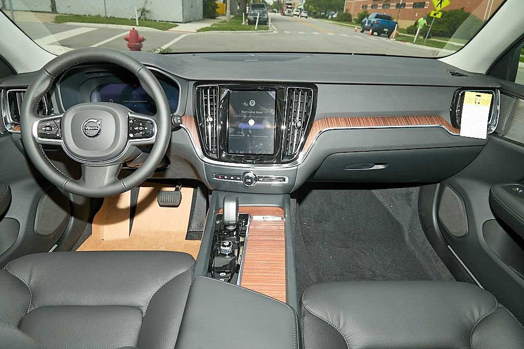 New 2026 Volvo V60 B5 Cross Country Plus w/ Climate Package AWD/4WD image 23