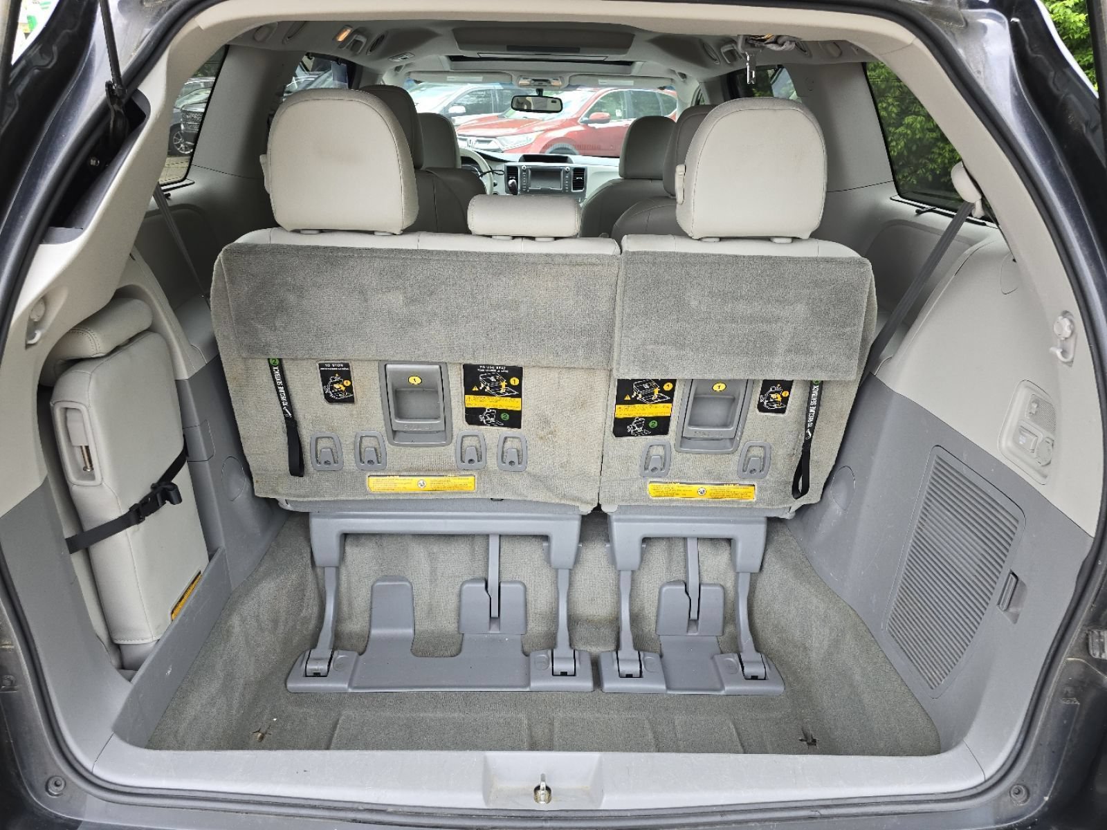 Used 2012 Toyota Sienna XLE w/ Premium Pkg FWD image 18