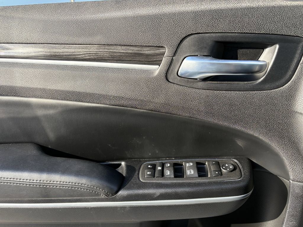 Used 2022 Chrysler 300 Touring image 25